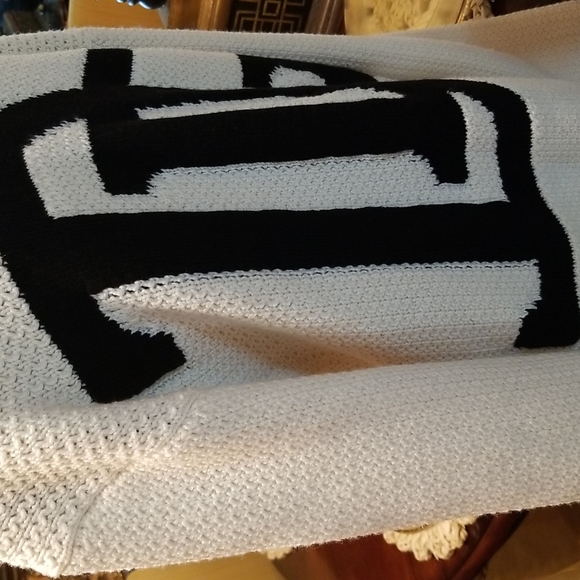 $REDUCED!! DOLCE & GABBANA LOGO VIRGIN WOOL JUMPER..Size: Small (Can fit Medium) - Picture 3 of 6